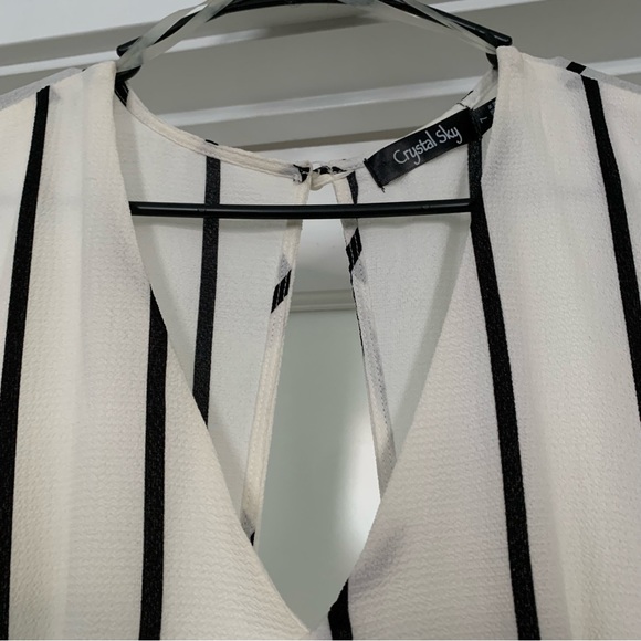 Crystal Sky White and Black Striped Jumpsuit/ Shorts/ Duster Romper--Size 7 - Picture 12 of 15